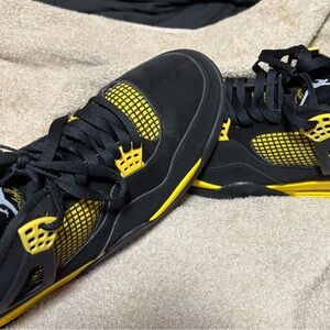 Air Jordan’s Nike retro 4 yellow and black size 13 no box